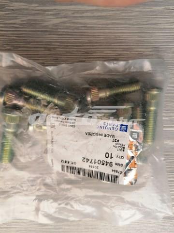 Колісний болт задній 94501742 GM
