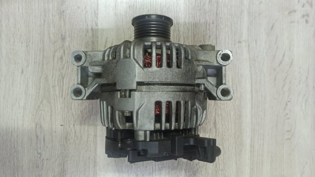 Авто генератор 8EL012426371 HELLA