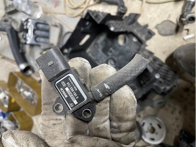 Датчик тиску вихлопних газів 0281002710 VAG