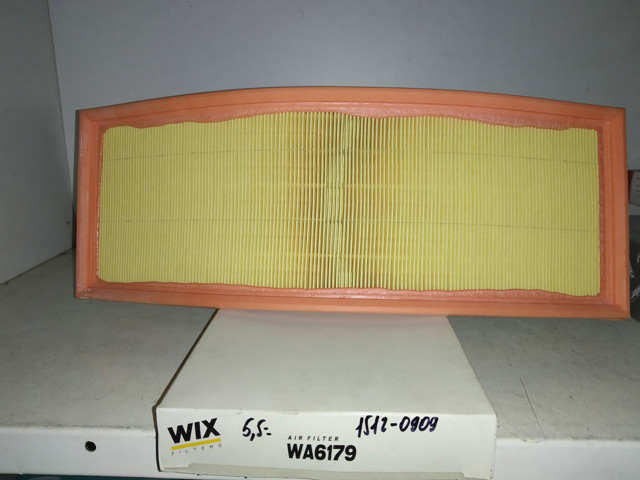 Автомобільний фільтр повітря WA6179 WIX