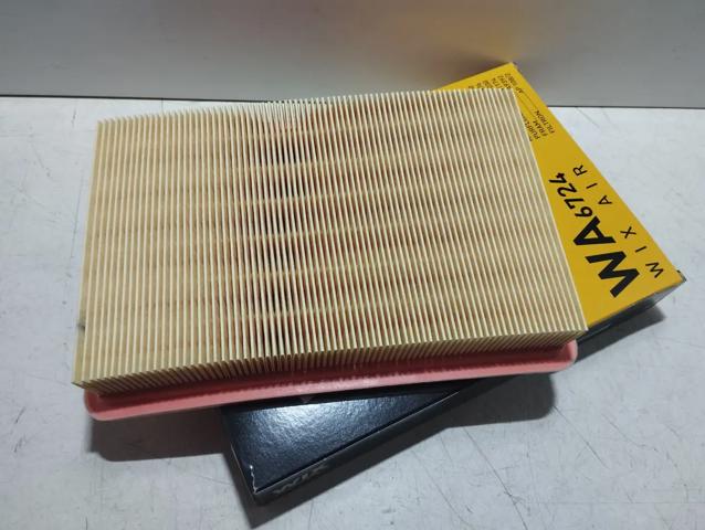 Автомобільний фільтр повітря WA6724 WIX