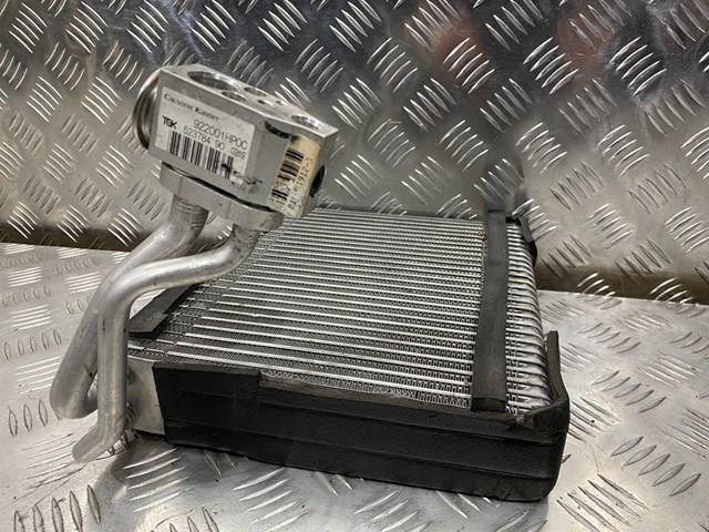 Охолоджувач повітря 272804BU0A NISSAN