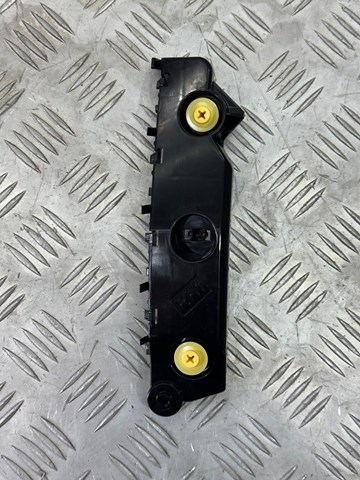 Кронштейн бампера переднього, правий 622226RR0B NISSAN