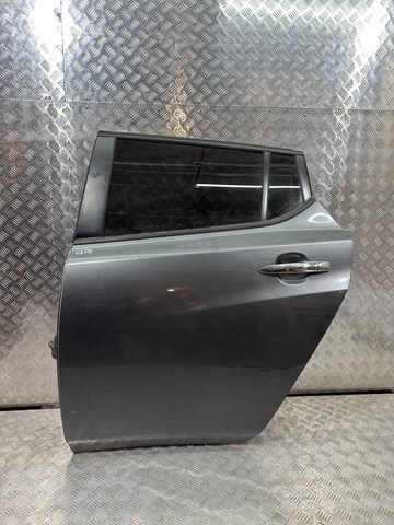 Двері задні 821015SF0A NISSAN