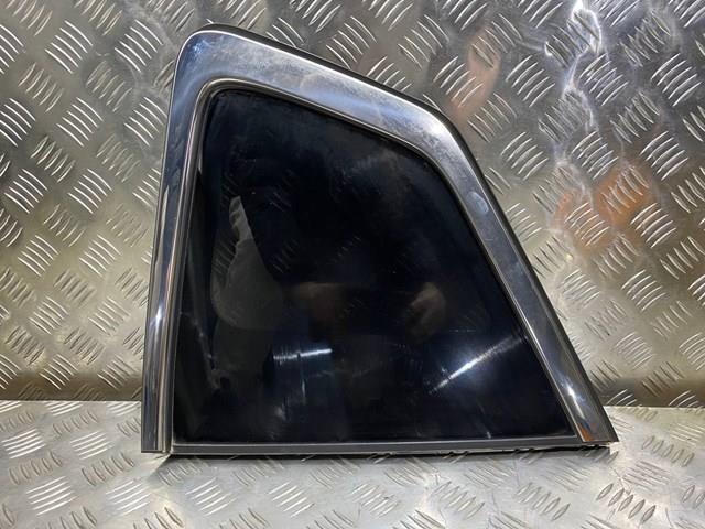 Скло кузова/багажного відсіку, праве 833004CC0B NISSAN