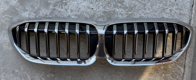 Решітка радіатора 51137449432 BMW