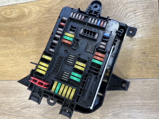 Корпус запобіжників 61149389070 BMW