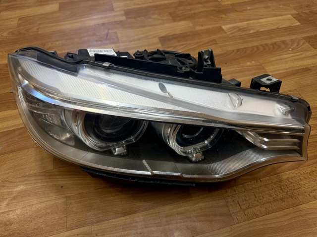 Фара передня права 63117377852 BMW