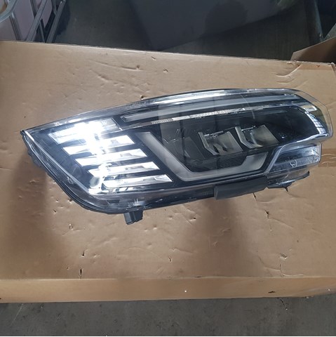 Фара правая 260102899R RENAULT