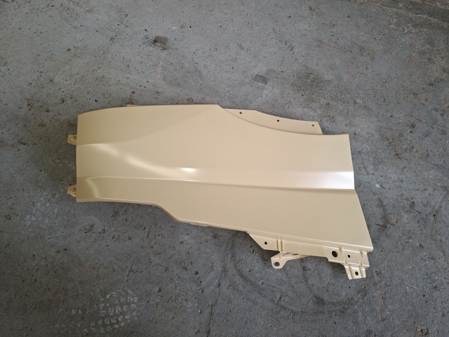 Переднє праве крило 5801513999 IVECO