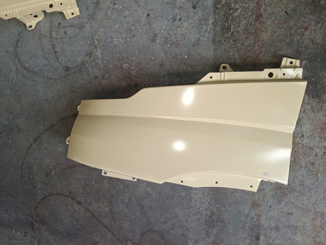 Ліве переднє крило 5802382341 IVECO