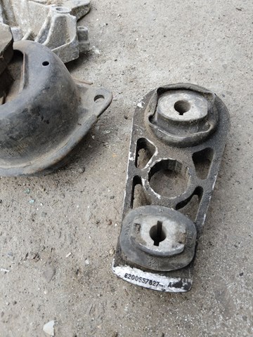 Подушка (опора) двигуна, задня 8200557827 RENAULT