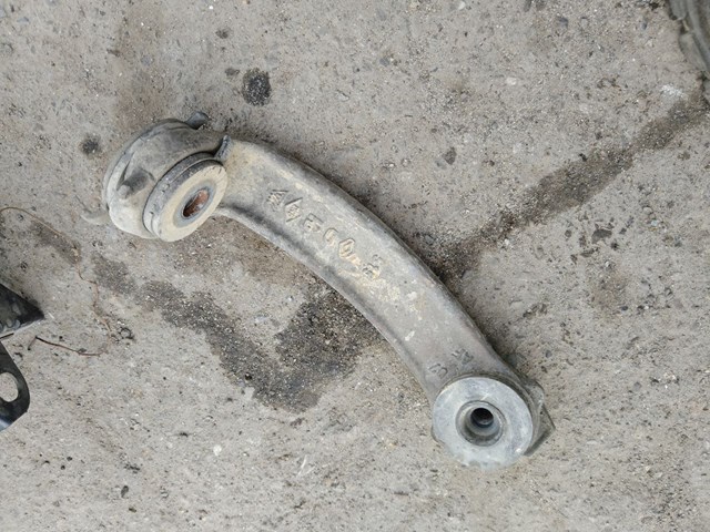 Кронштейн передньої балки 8200632415 RENAULT