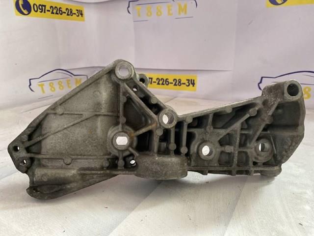 Кріплення генератора 8200669494 RENAULT
