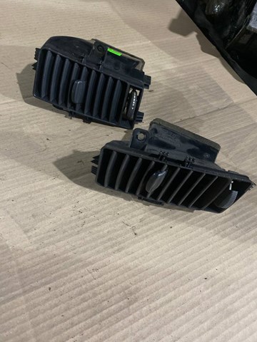Решітка повітропровода права 9068300154 MERCEDES