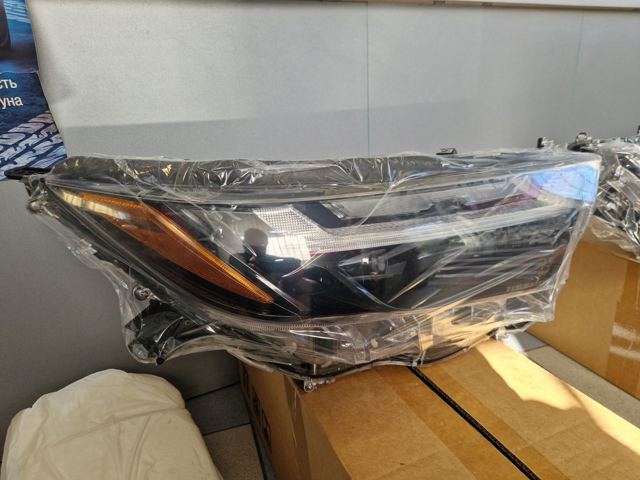 Основна фара - вставка 8111042D90 TOYOTA