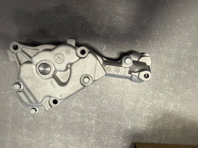 Масляний насос двигуна EBY421946A8005 GLOSSYAUTOPARTS