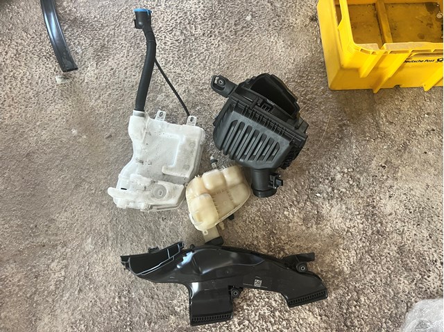 Корпус повітряного фільтра 13718655834 BMW