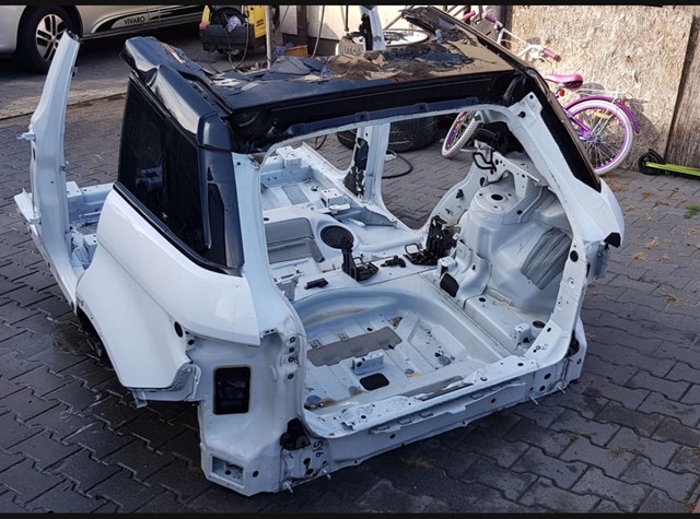 Крило заднє праве LR028463 LAND ROVER