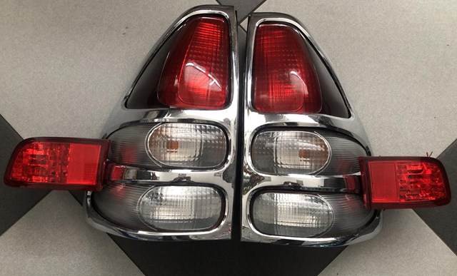 Задня ліва фара 8156160620 TOYOTA