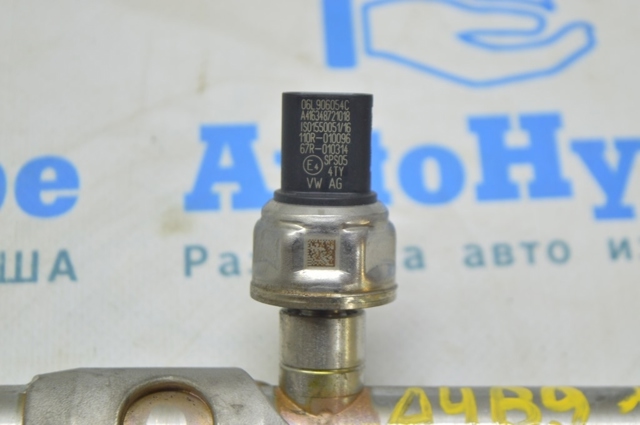 Датчик тиску палива 06L906054C VAG