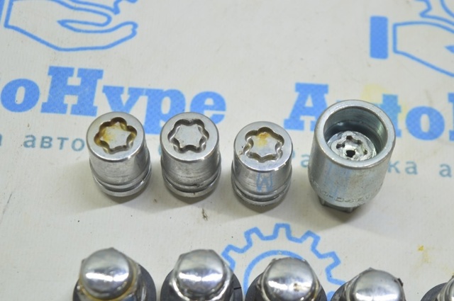 Колісний болт Honda Civic 8 FD, FA