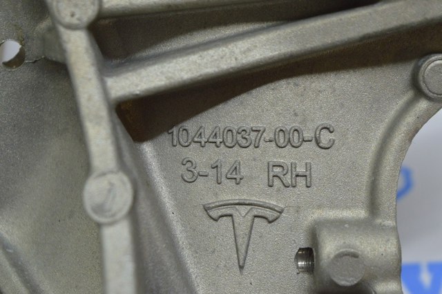 Стакан-амортизатора 104437600D TESLA