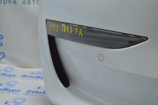 Туманка права 107739200F TESLA