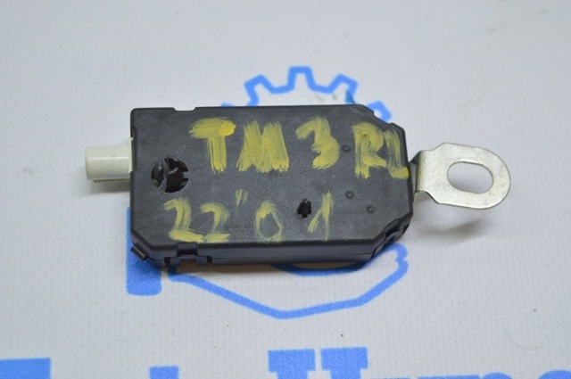 Підсилювач сигналу антени 107973500A TESLA