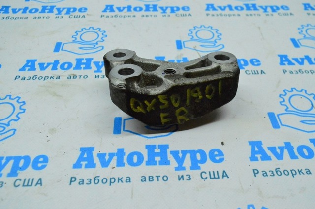 Кронштейн подушки (опори) двигуна, правої 112315NA0A NISSAN