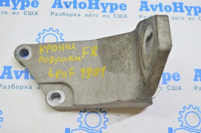 Кронштейн подушки (опори) двигуна, правої 112323NF0A NISSAN
