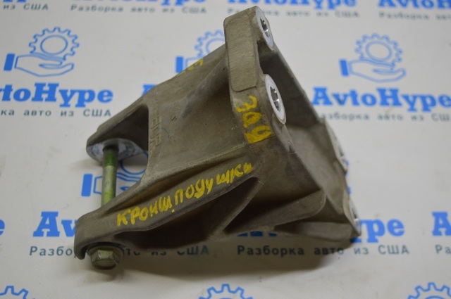 Кронштейн подушки (опори) двигуна, задньої 113333NF0A NISSAN
