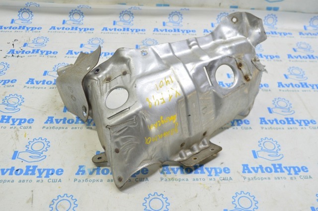 Кришка випускного колектора 11657618369 BMW