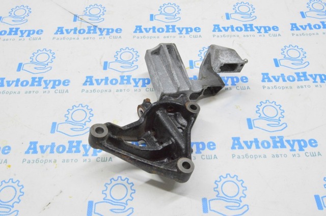 Кронштейн подушки (опори) двигуна, правої 1231525031 TOYOTA