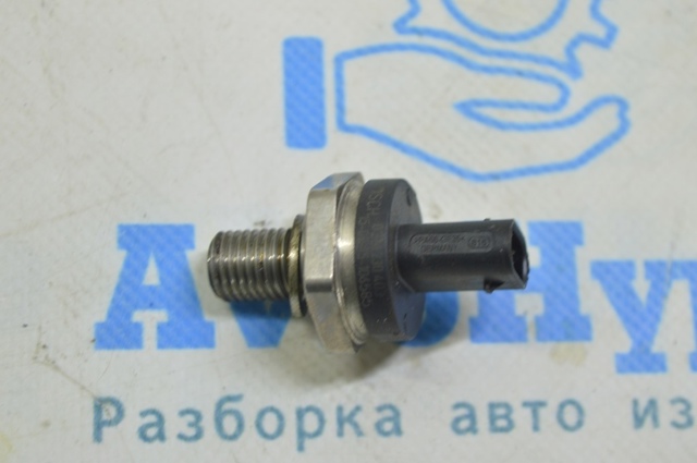 Датчик тиску палива 13538643665 BMW