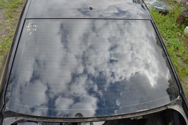 Заднє вікно Volkswagen Jetta VII