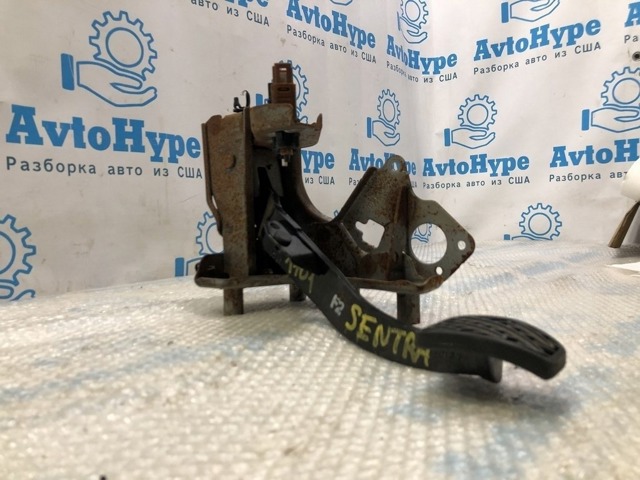 Підаль газу 180024AF0A NISSAN