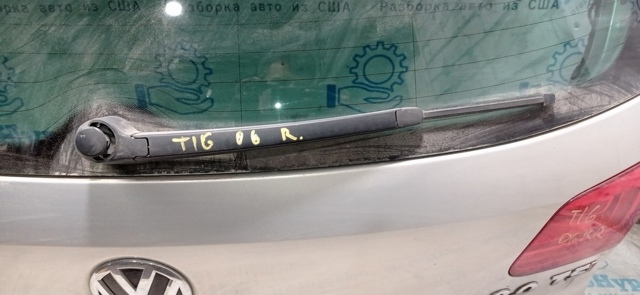Важіль-поводок склоочисника заднього скла 1T0955707C VAG