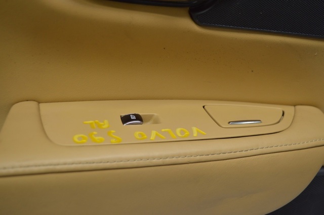 Кнопка підйомника переднього правого скла 31376458 VOLVO