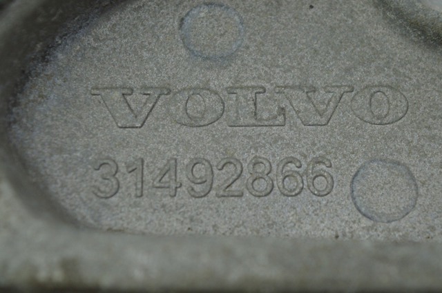 Кронштейн/траверса заднього редуктора, задня 31492866 VOLVO