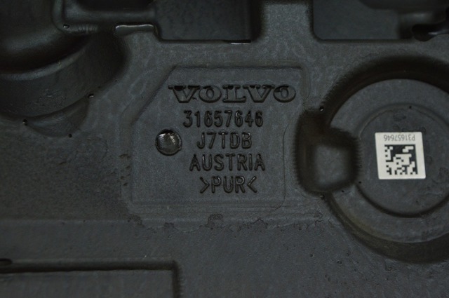 Кришка двигуна декоративна 31657646 VOLVO