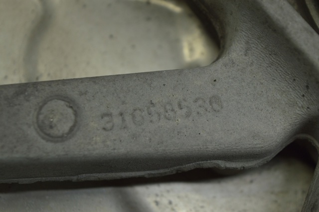 Цапфа права 31658530 VOLVO
