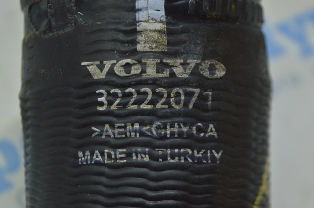 Шланг/патрубок интеркуллера 32222071 VOLVO