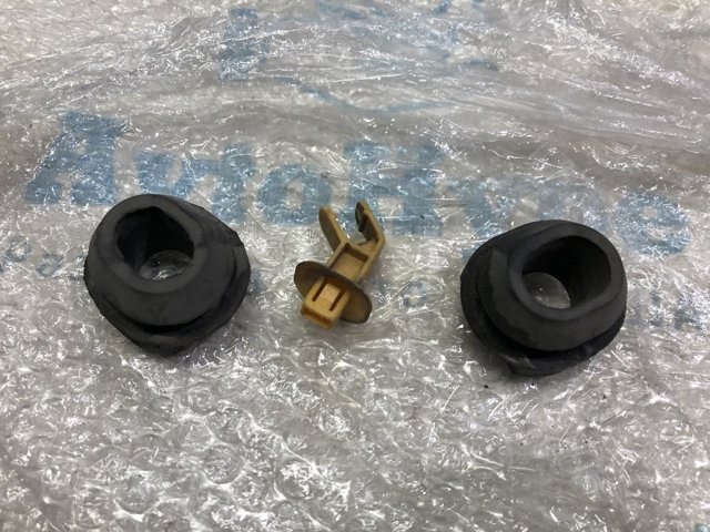 Подушка кріплення радіатора верхня 3M5H8125AC FORD