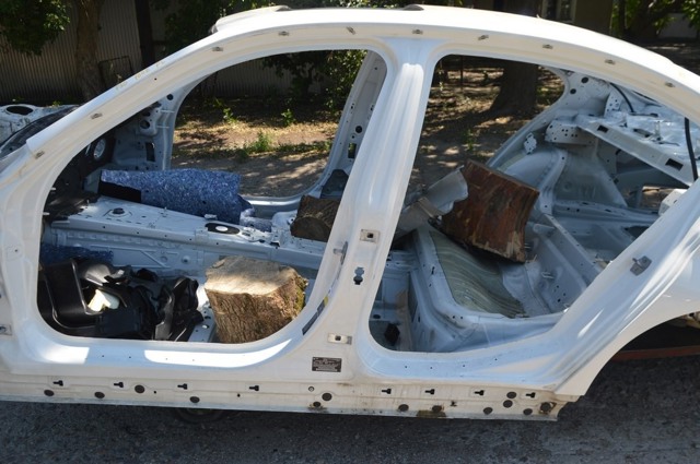 Отвір передніх лівих дверей 41007298165 BMW