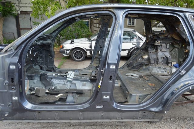 Отвір передніх лівих дверей 41007955059 BMW