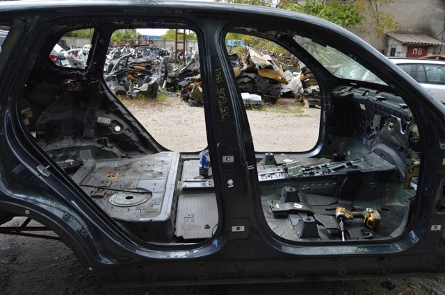 Отвір передніх правих дверей 41007955060 BMW