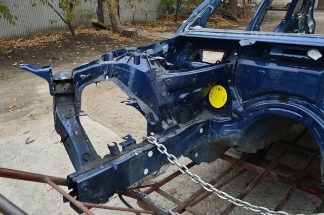 Кронштейн кріплення крила переднього правого, передній 41357475796 BMW