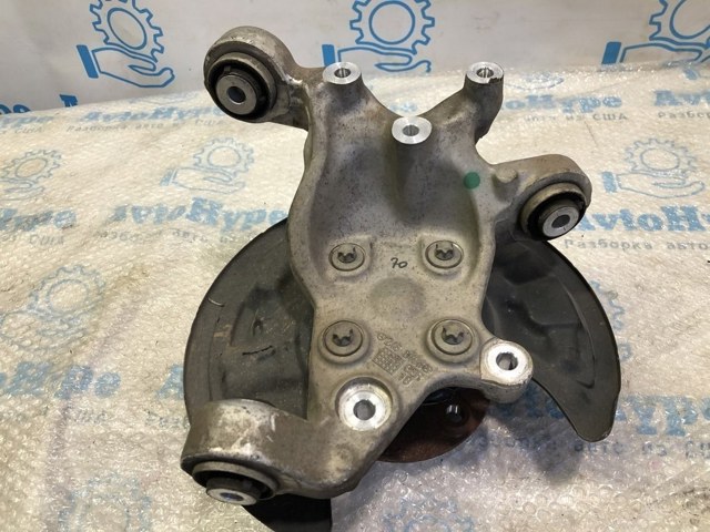 Кулак поворотний правий 430185DA0A NISSAN