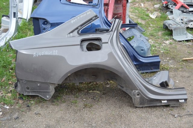 Крило заднє праве 4G5809838 VAG